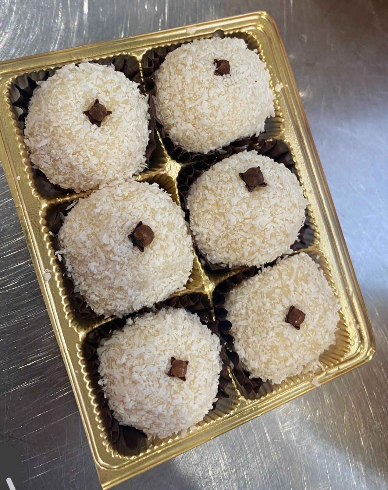 BellaNela Cakes baked item
